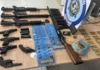 Arsenal de 9 armas e mais de 600 munições escondidas em carga de caminhão apreendido pela PM