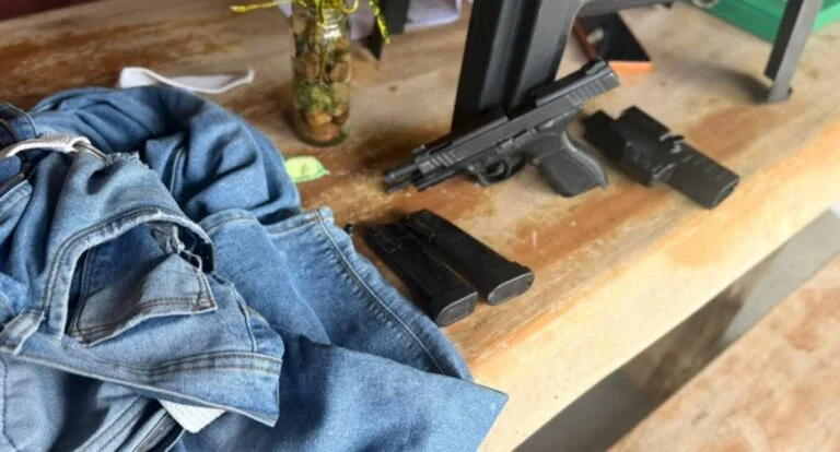 policia-federal-deflagra-operacao-ascensao-contra-trafico-internacional-de-armas-e-drogas-em-rondonia-768×414
