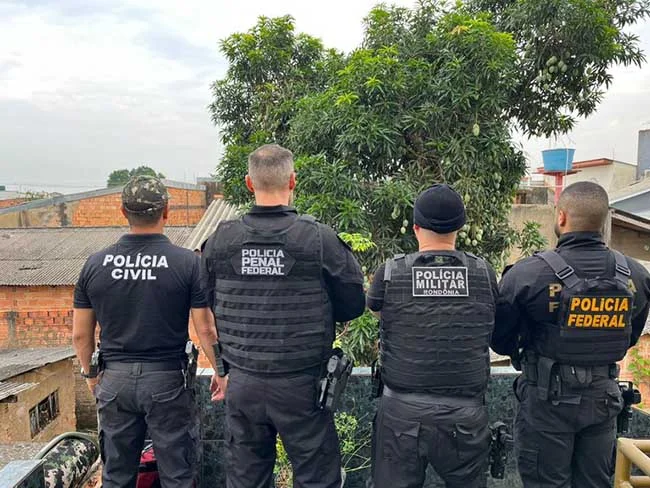 Polícia ataca "tesoureiros ambulantes" do tráfico e prende 16, em operação nesta 6ª, na capital