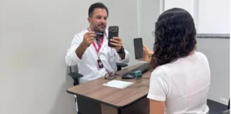 Uso prolongado de telas pode sobrecarregar músculos e provocar dor no pescoço, ombros e mãos