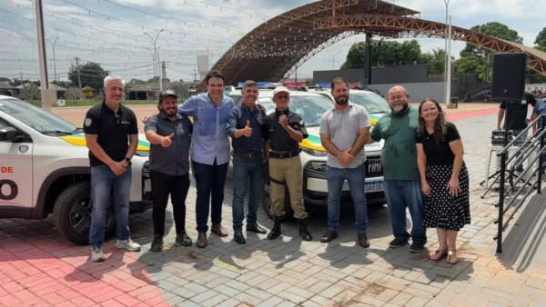 Tony Pablo entrega três viaturas à Semttran e anuncia sistema inteligente para reforçar a segurança no trânsito