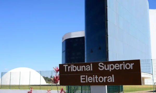 Presidente do TSE barra proposta de limitar canais no WhatsApp 48 horas antes da eleição