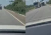 Motociclista trafega na contra mão, se joga contra carreta e morre na hora, na BR-364