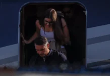 Flávio Bolsonaro e família desembarcam em Miami, nos EUA, nesta manhã