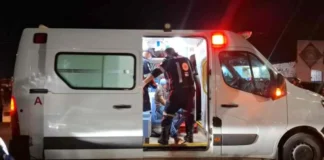 Esfaqueado na cabeça, homem é resgatado pelo Samu, na Avenida Mamoré