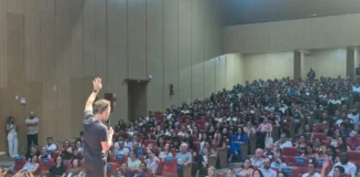 Com palestras de Thiago Godoy e Felipe Titto, Conecta Gestão e Negócios lota teatro Palácio das Artes